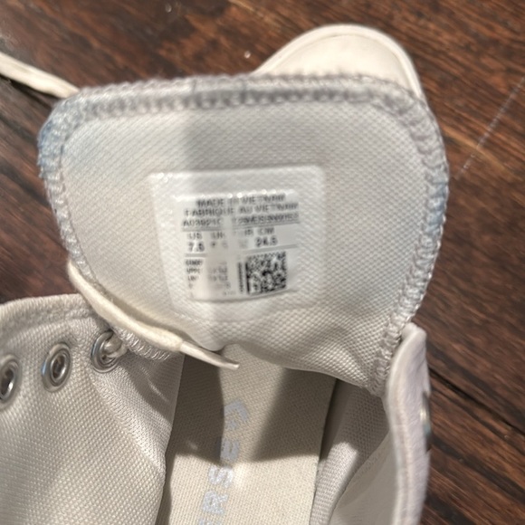 Converse Women’s Move High Lace Up Platform Sneakers - Picture 7 of 10